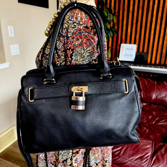 Danier Leather Black Shoulder Bag/ Purse - Picture 1 of 15